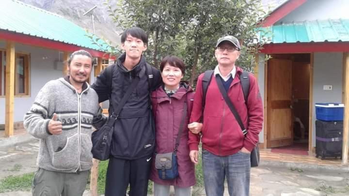 Flying Monk Huts & Restaurant Bed & Breakfast Kyelang Exterior photo